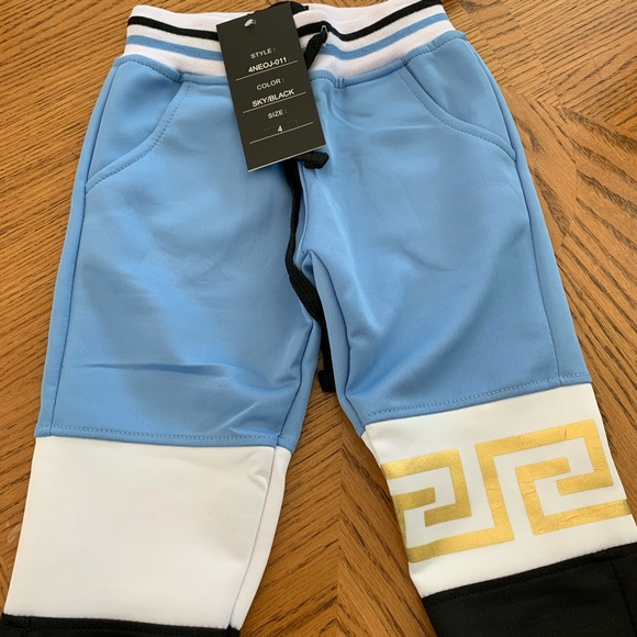 Boy’s 2pc Jogger Set Sizes 4 & 5 - Picture 3 of 16